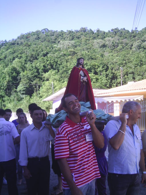 Procissão em comemoração ao cinquentenário da criação da Paróquia Bom Jesus de Alfredo Wagner