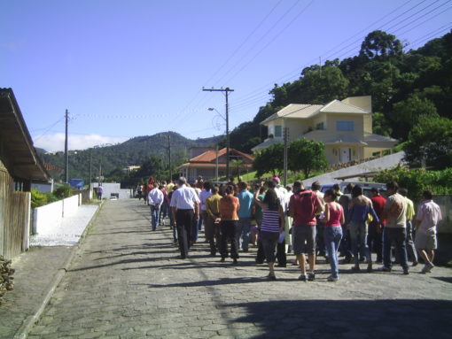 Procissão em comemoração ao cinquentenário da criação da Paróquia Bom Jesus de Alfredo Wagner