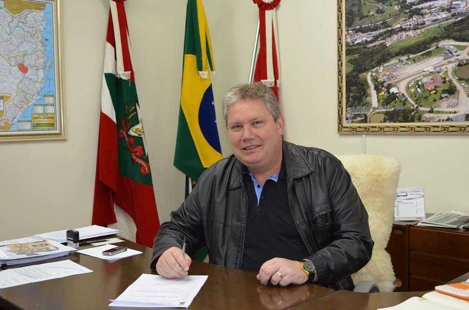 Naudir Antônio Schmitz (MDB) (Foto: carolpereiraa.blogspot.com.br/reprodução)