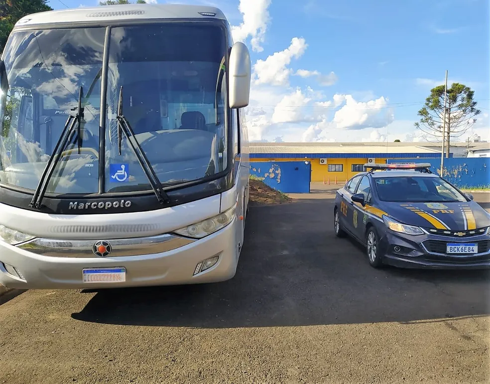 ônibus foi apreendido na tarde de quarta-feira em Santa Catarina — Foto: PRF/Divulgação