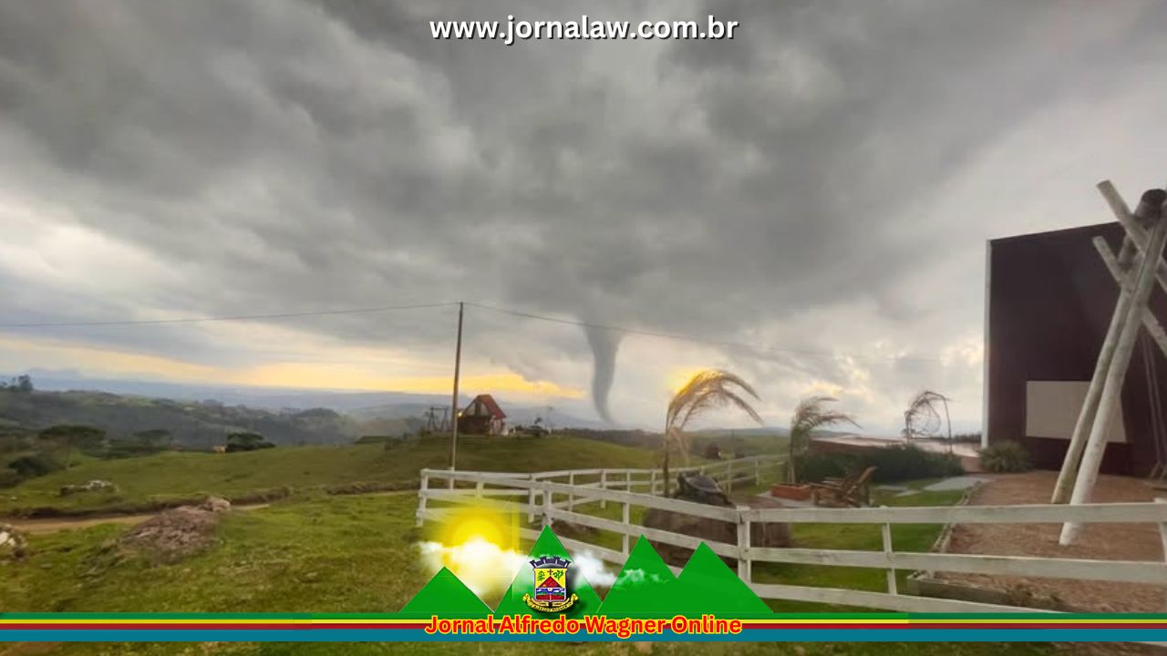 Nuvem em funil no interior de Alfredo Wagner