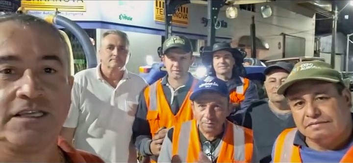 Equipe de limpeza da Secretaria de Obras de Alfredo Wagner