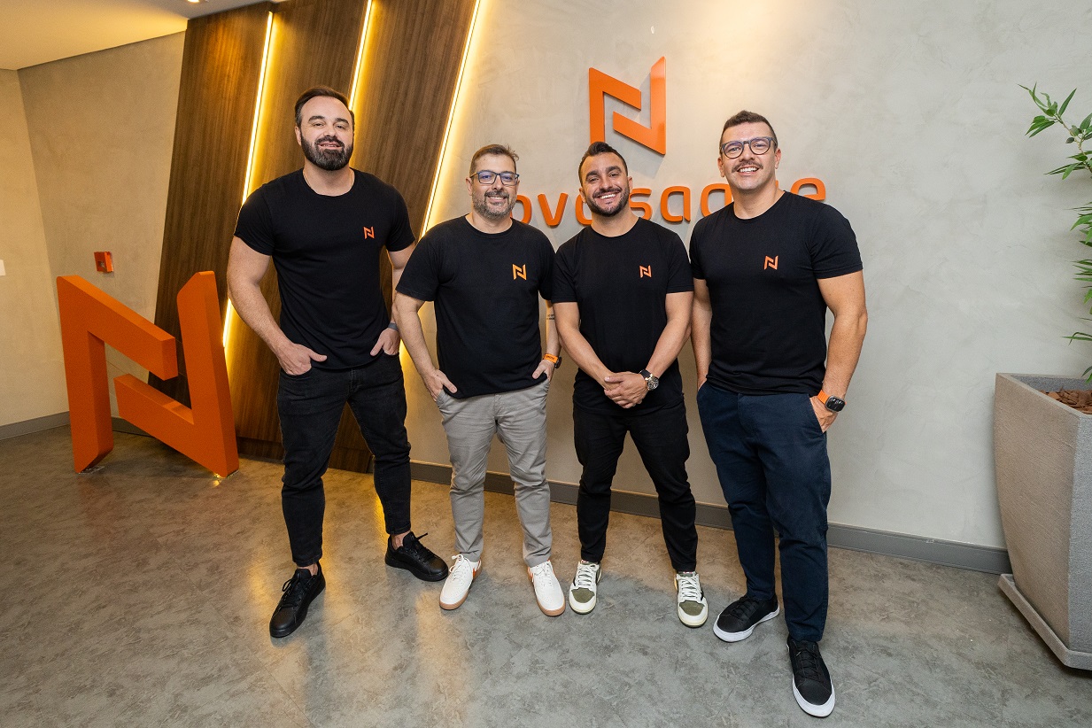 Cassio Cassagranda (CEO), Helton Paris (CTO), Israel Wamosy (CSO) e Fernando Henrique (CMO), os sócios da Novo Saque - foto Jeferson Baldo