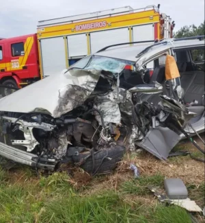 Colisão frontal na BR-282 deixa três feridos em Campos Novos