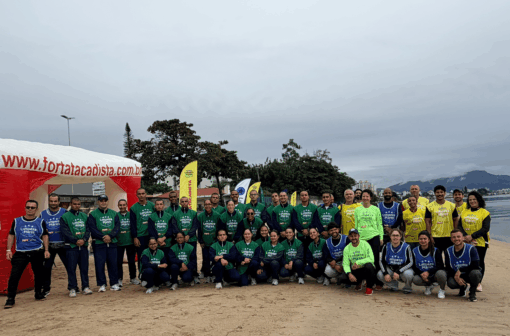 Ação de limpeza contou com a participação de voluntários e alunos da Escola de Aprendizes Marinheiros - Foto Divulgação