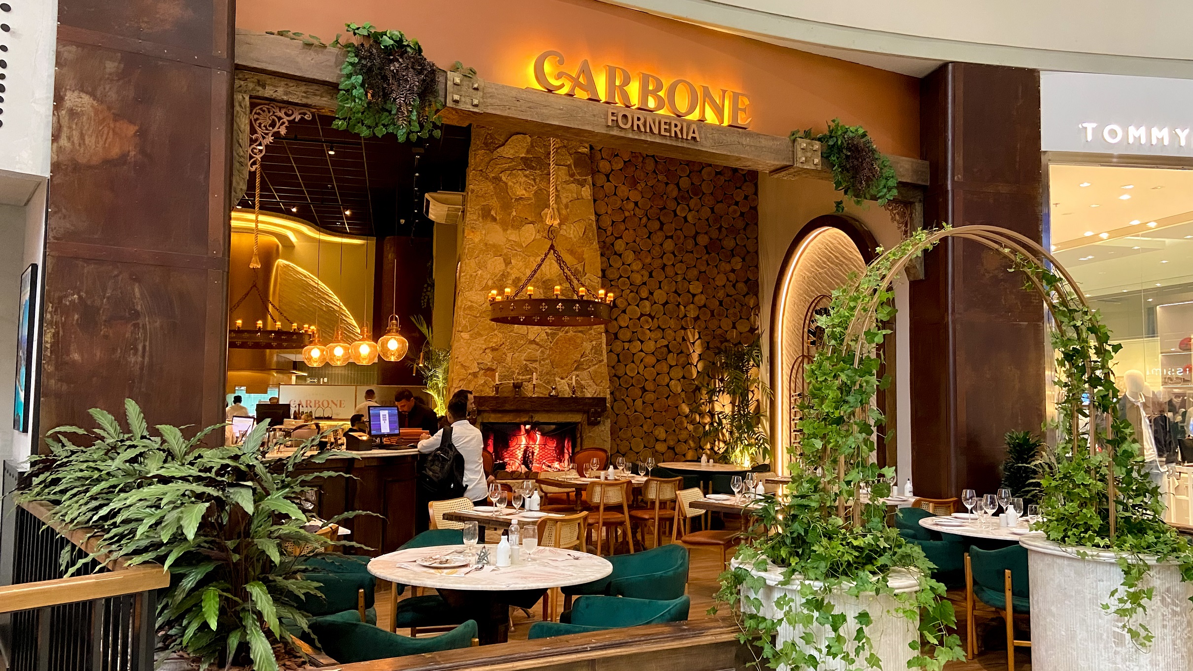Restaurantes da Capital apostam em experiências completas para o final de semana comemorativo, com opções que vão do almoço (ou jantar) em família a sobremesas por encomenda