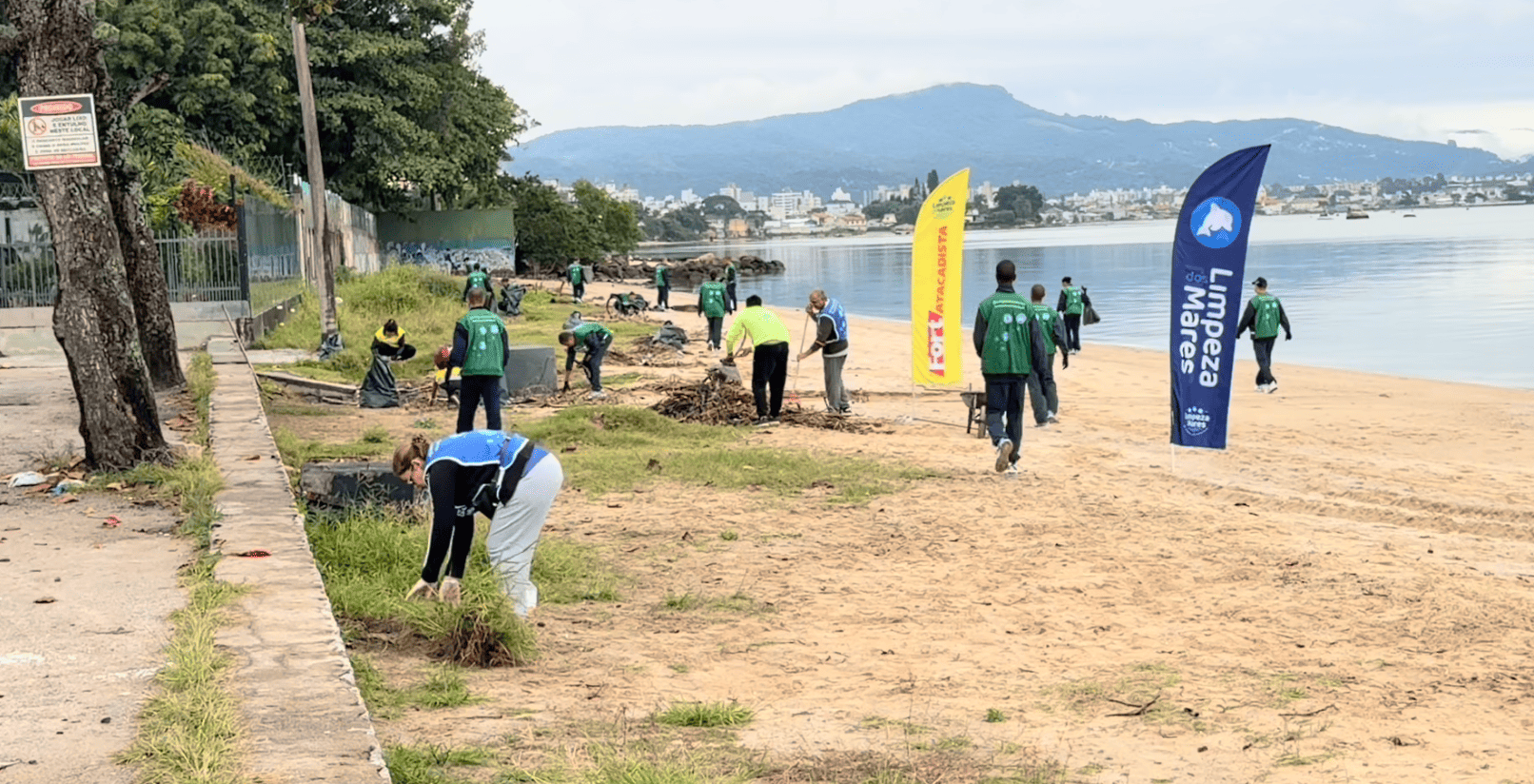 Projeto Limpeza dos Mares já retirou mais de 205 toneladas de resíduos de praias, rios, costões e ambientes marinhos do litoral catarinense ao longo de 53 etapas - Foto Divulgação