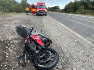 Motociclista de 26 anos morre em grave acidente na BR-282 em Bom Retiro