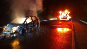 Colisão seguida de incêndio mobiliza equipes de resgate na BR-282 em Chapecó