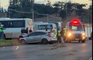 Seis pessoas, incluindo 3 crianças, ficam feridas em colisão frontal na BR-282 em Xanxerê
