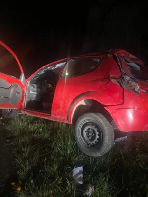 Gravíssimo: Motorista sofre traumatismo craniano após capotamento na BR-282 em Bom Retiro