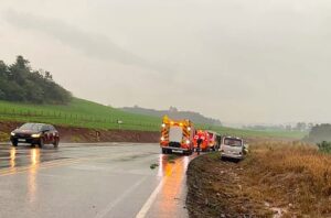 Solidariedade na rodovia: Idosos superam susto após micro-ônibus sair da pista na BR-282